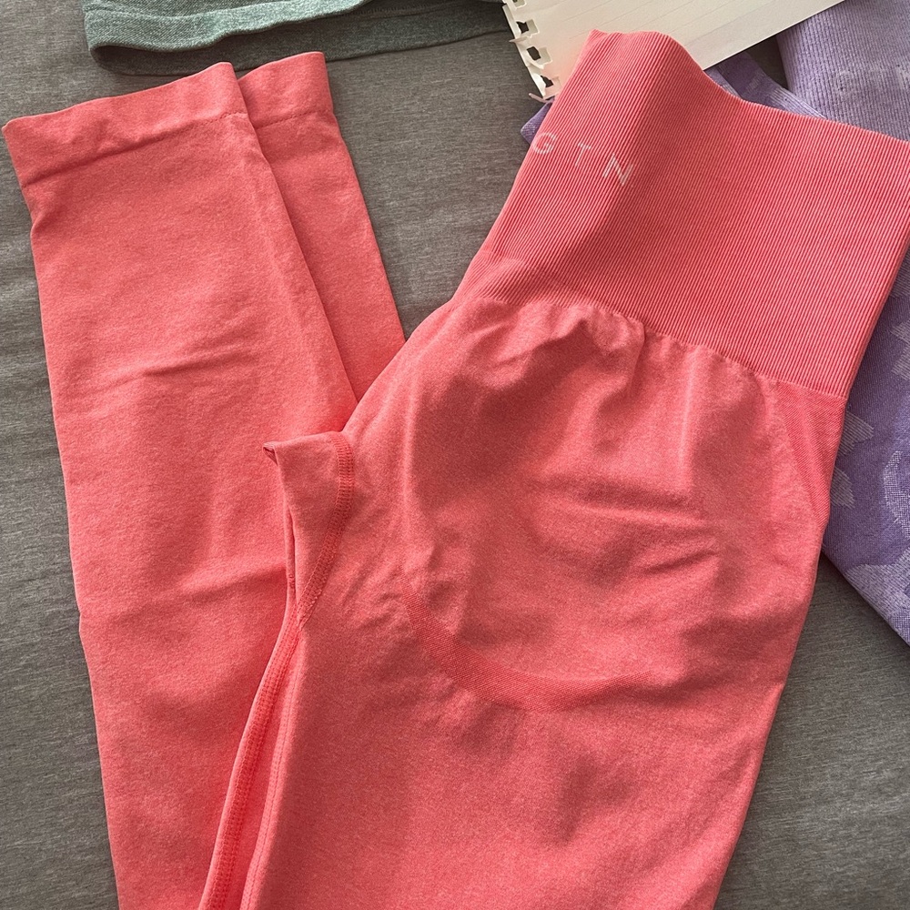 Nvgtn contour leggings in color coral